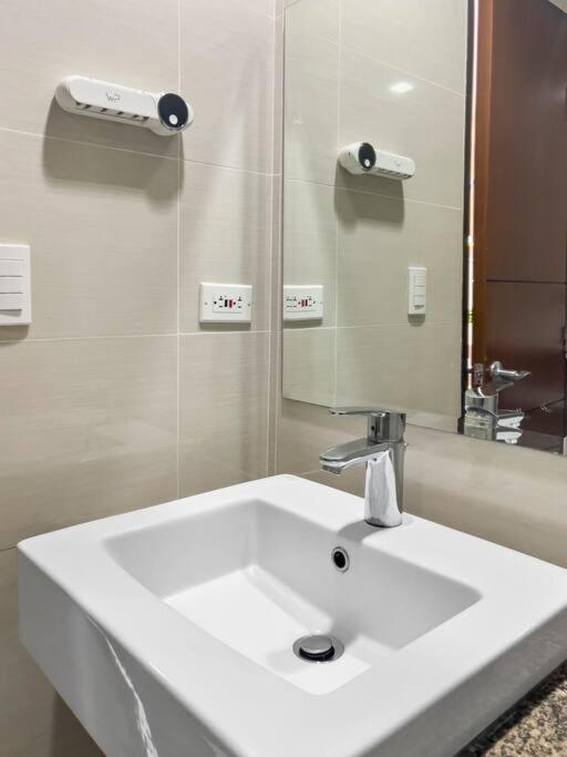 One Uptown Residences Bgc Taguig Eksteriør bilde