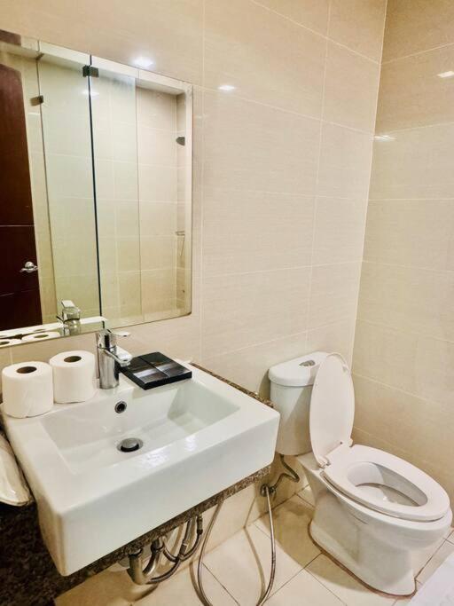 One Uptown Residences Bgc Taguig Eksteriør bilde