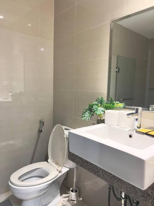 One Uptown Residences Bgc Taguig Eksteriør bilde